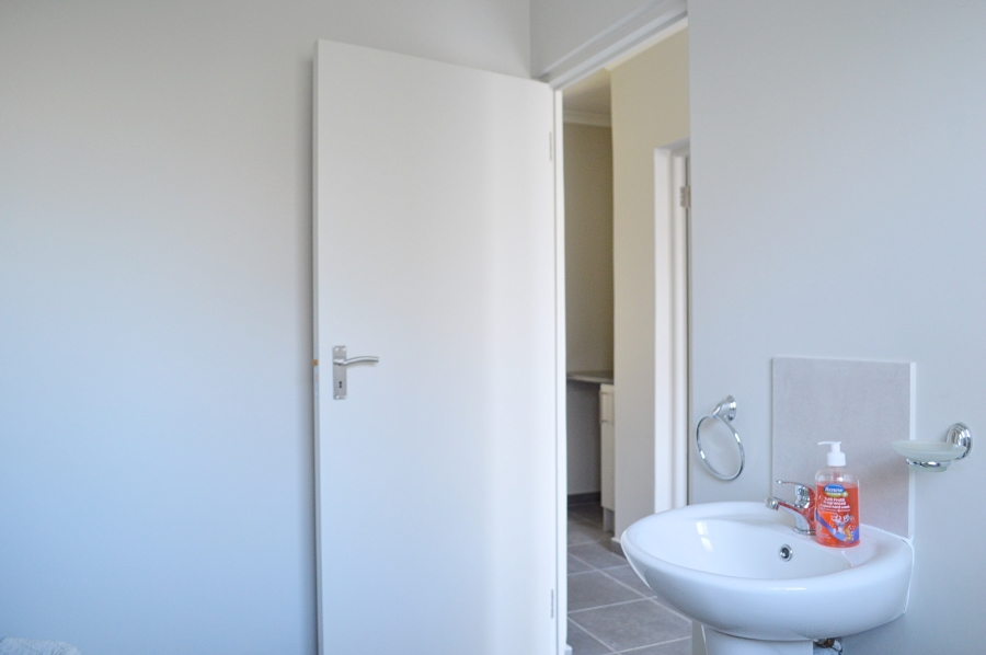To Let 2 Bedroom Property for Rent in Haasendal Western Cape